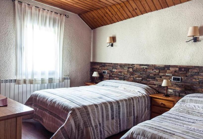 标准三人间, Hostal La Plaça