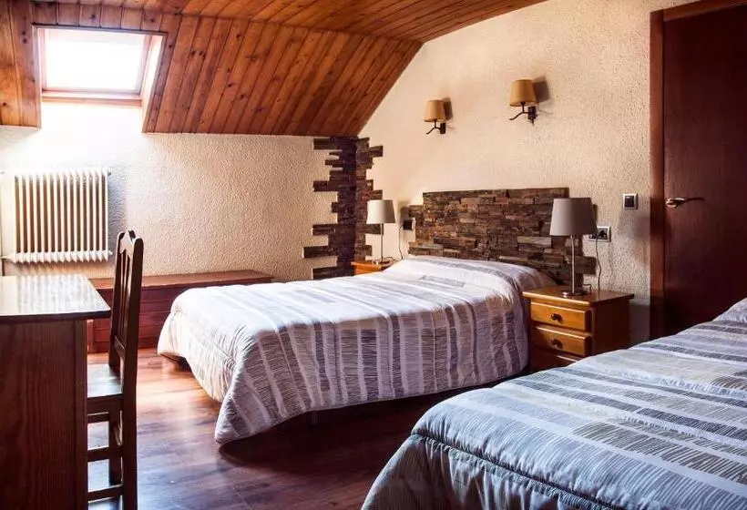 اتاق استاندارد سه نفره, Hostal La Plaça