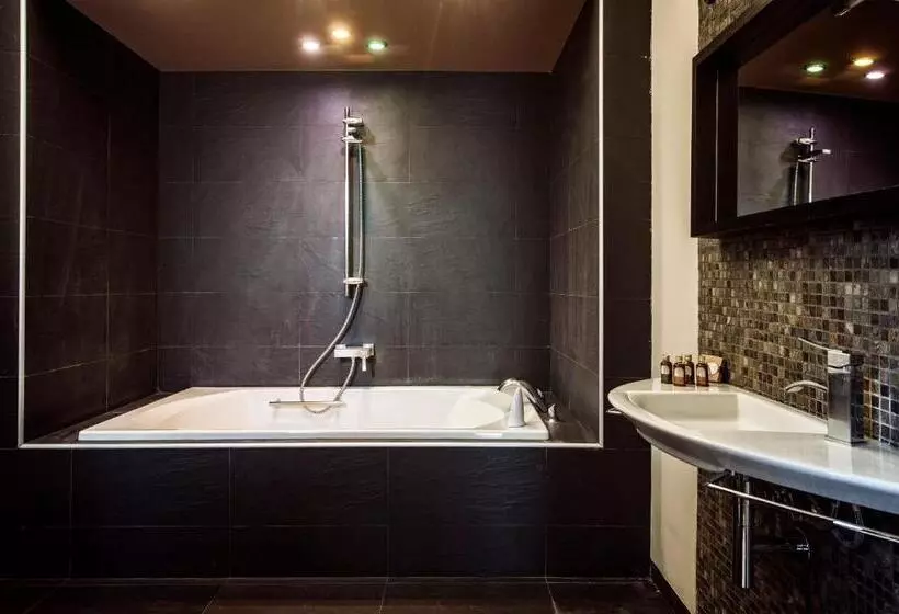 اتاق سوپریور با وان آب گرم, Hostal La Plaça