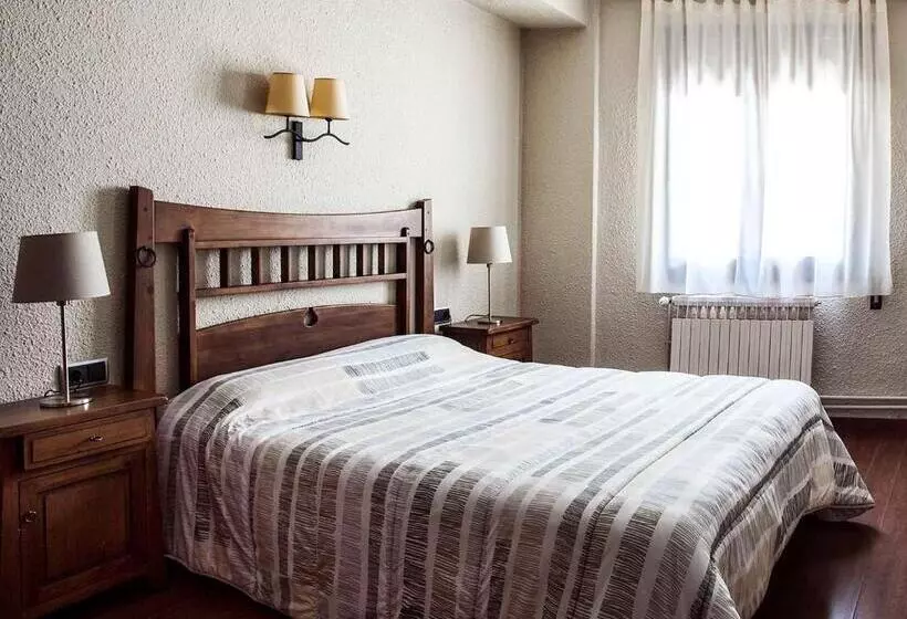 اتاق اکونومی, Hostal La Plaça