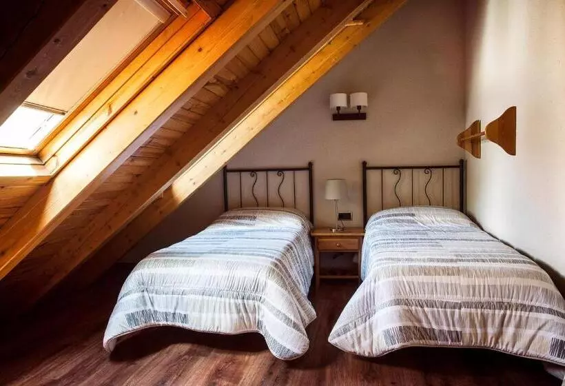 اتاق خانوادگی, Hostal La Plaça