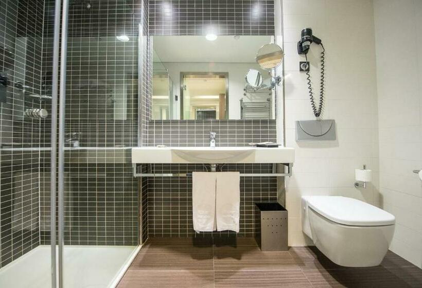 اتاق استاندارد سه نفره, Axor Feria