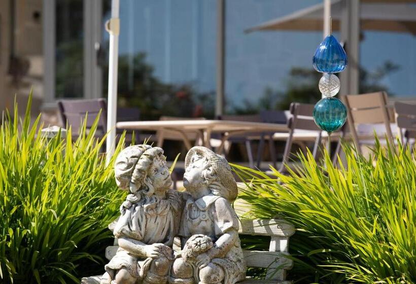 家庭间, Hôtel Les Agapanthes