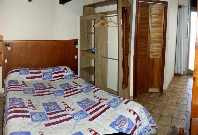 חדר סטנדרט לשלושה, La Reserve