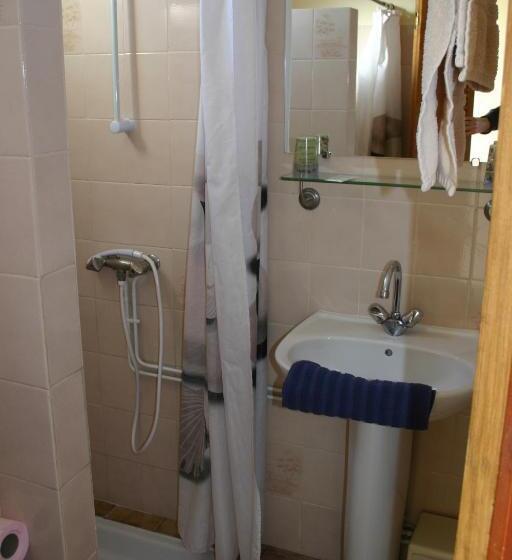 חדר סטנדרט לשלושה, La Reserve