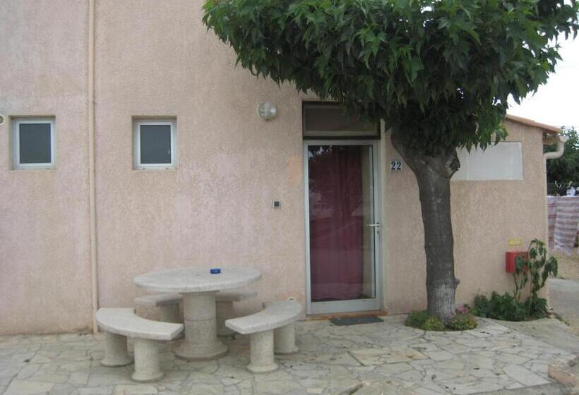 חדר סטנדרט לשלושה, La Reserve