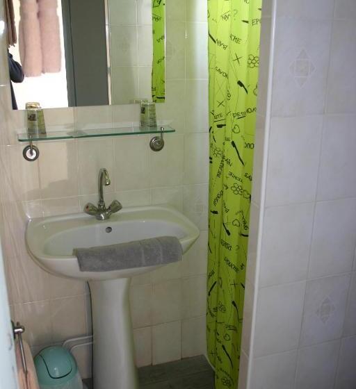 חדר סטנדרט לארבעה, La Reserve