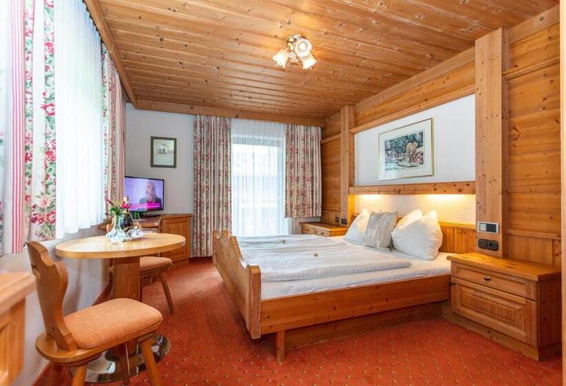 Quarto Estandar com Sacada, Landhaus Rohregger