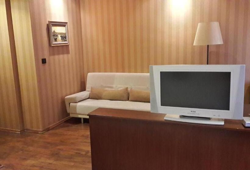 庭の見えるスタンダードトリプルルーム, Mangana Konak