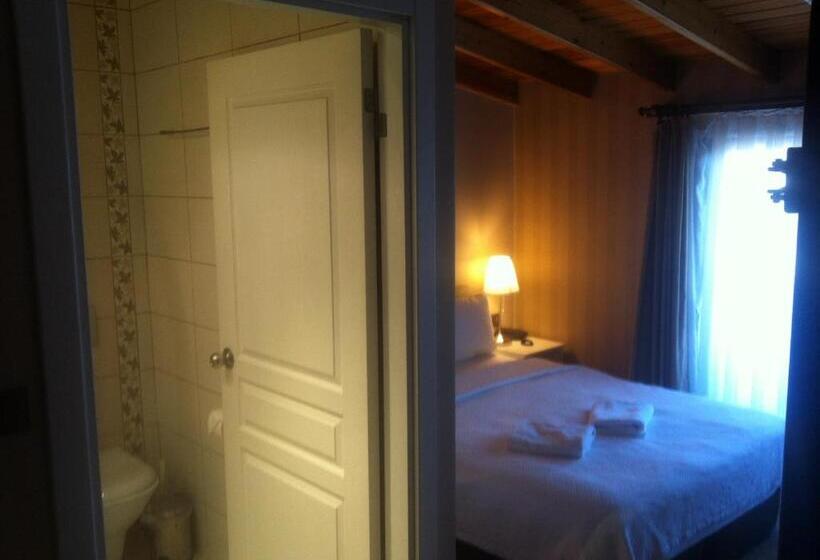 庭の見えるスタンダードトリプルルーム, Mangana Konak