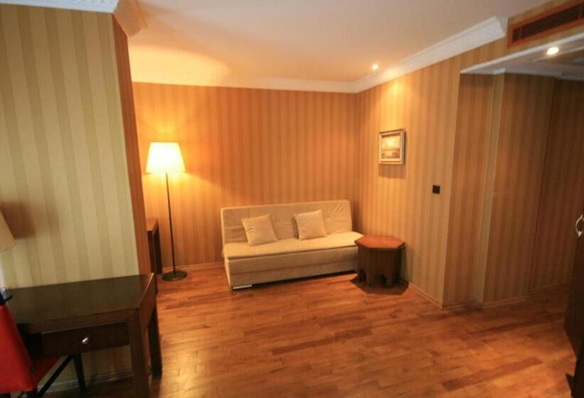 コンフォートトリプルルーム, Mangana Konak