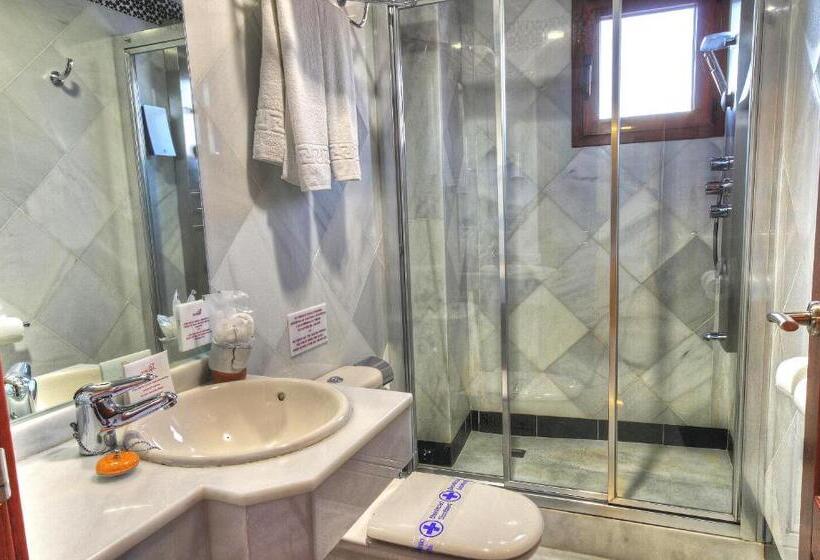 اتاق سوپریور با چشمانداز شهر, Mirador Arabeluj