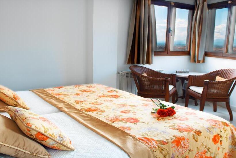 اتاق سوپریور با چشمانداز شهر, Mirador Arabeluj