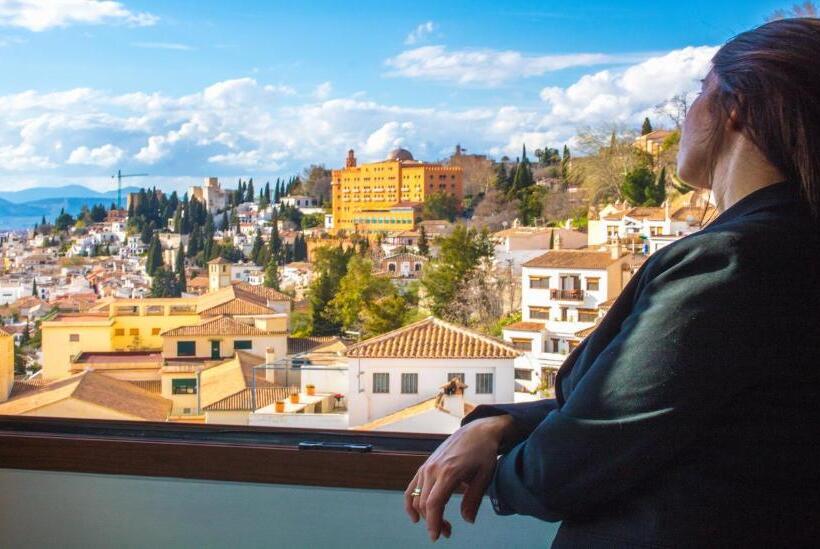 اتاق سوپریور با چشمانداز شهر, Mirador Arabeluj