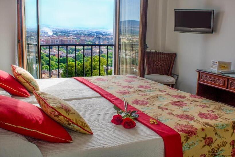 اتاق سوپریور با چشمانداز شهر, Mirador Arabeluj