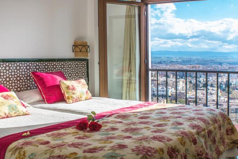 اتاق سوپریور با چشمانداز شهر, Mirador Arabeluj