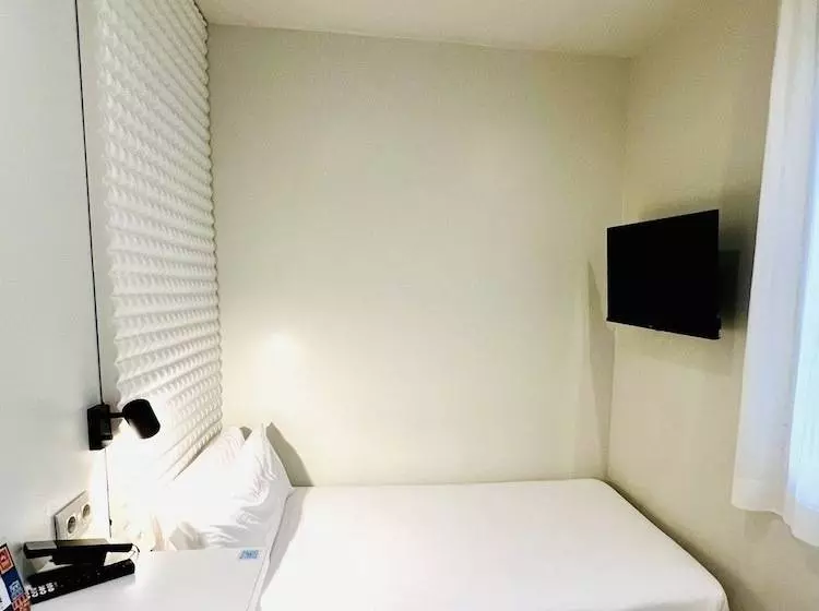 اتاق استاندارد یک نفره, Urbansea Atocha 113