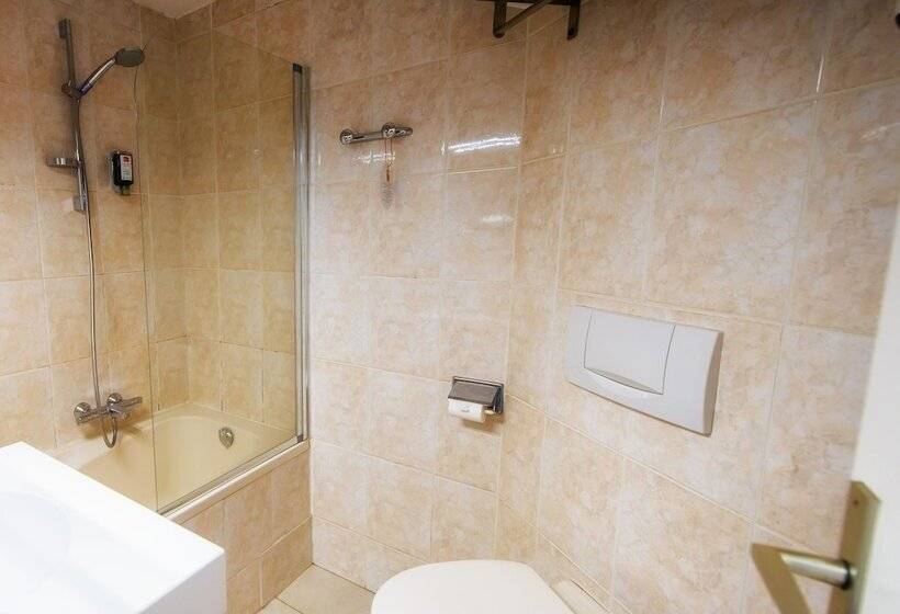 Номер Комфорт, Victor Hugo Lorient