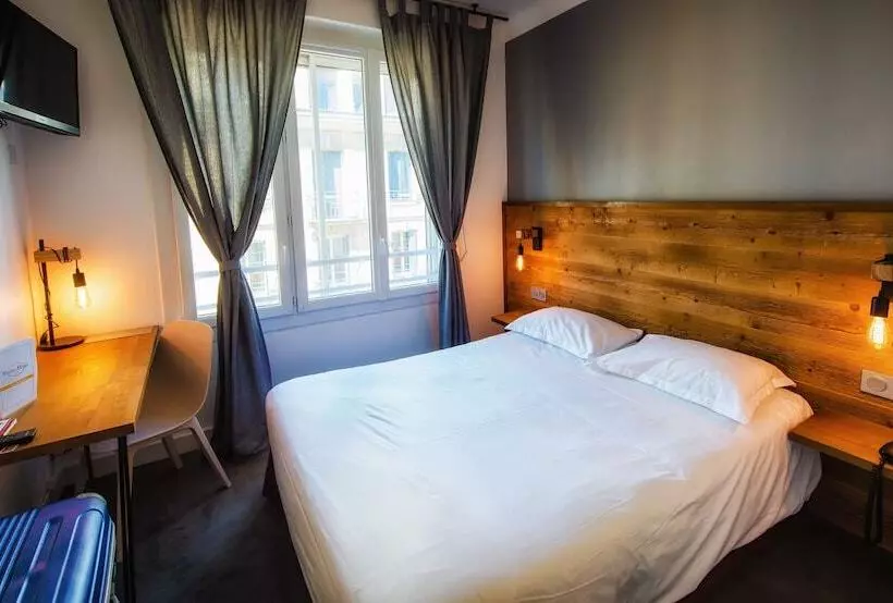 اتاق راحتی, Victor Hugo Lorient