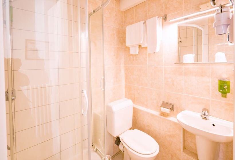 Номер Стандарт, Victor Hugo Lorient