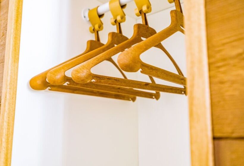 Номер Стандарт, Victor Hugo Lorient