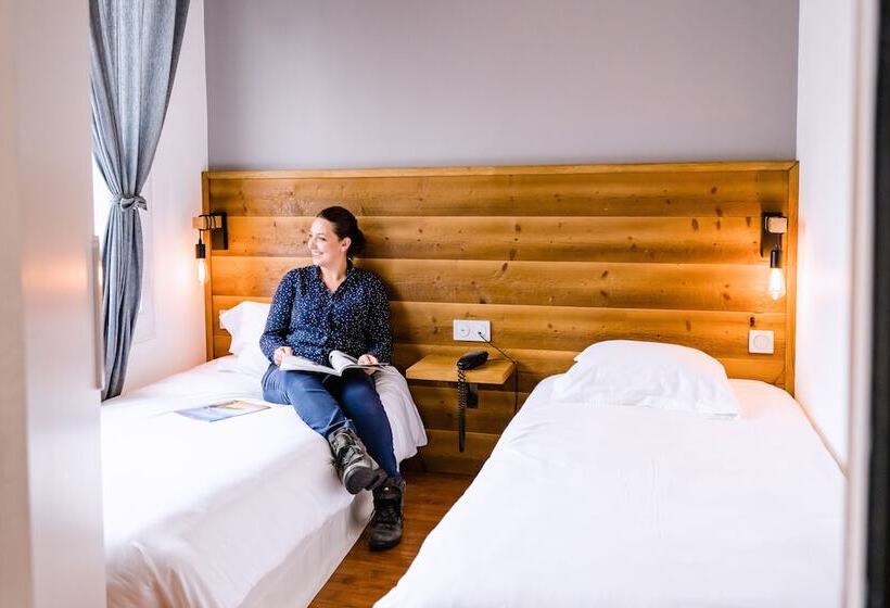 Номер Стандарт, Victor Hugo Lorient