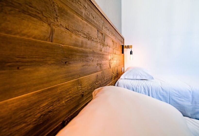 Номер Стандарт, Victor Hugo Lorient