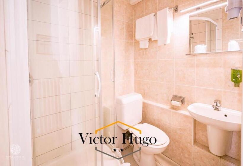 Номер Стандарт, Victor Hugo Lorient