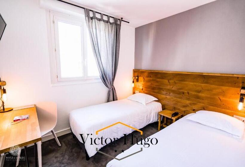 Номер Стандарт, Victor Hugo Lorient