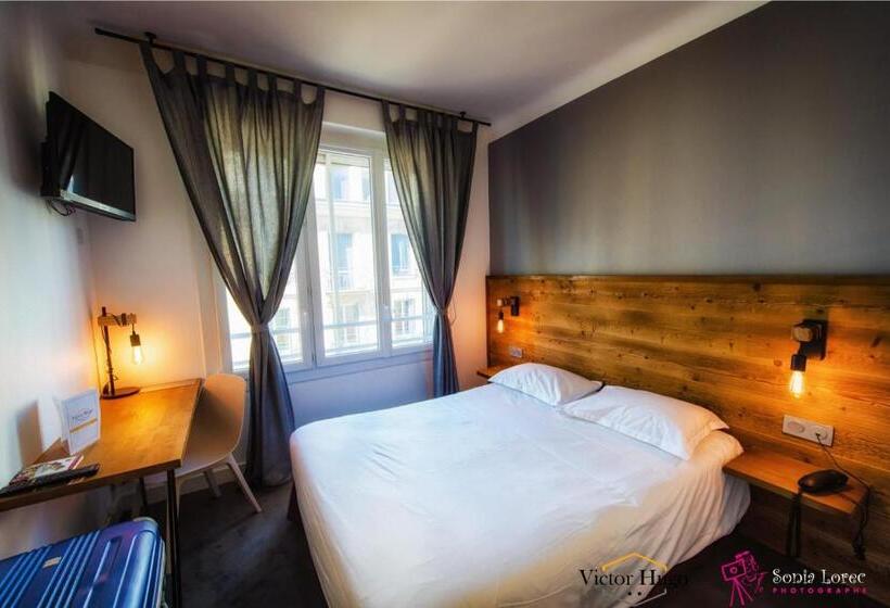 Номер Стандарт, Victor Hugo Lorient