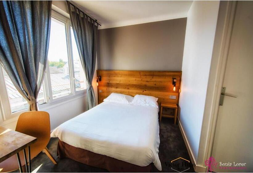 Номер Стандарт, Victor Hugo Lorient