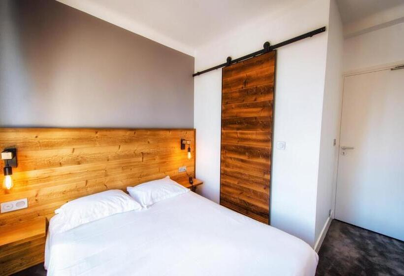 Номер Стандарт, Victor Hugo Lorient