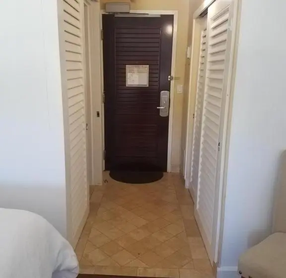 Deluxe Room Mountain View, 2417 At Oceanfront Resort Lihue Kauai Beach Drive Private Condo