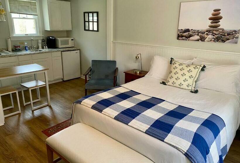 استودیوی استاندارد, Hanscom's Motel & Cottages