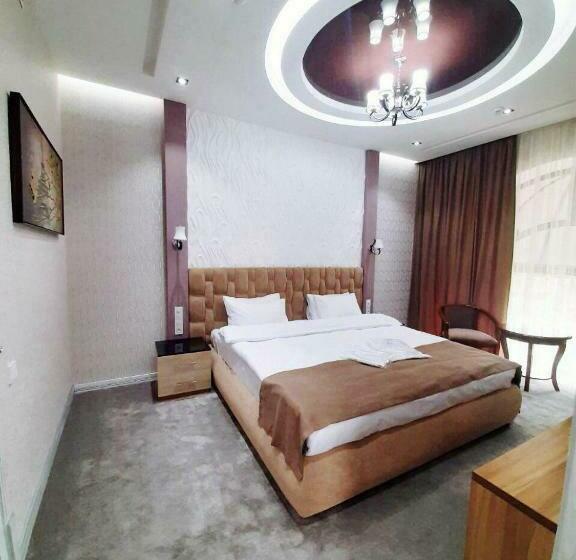 이코노미 룸, Arhan Palace