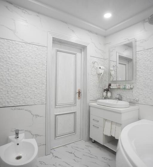 جناح, Arhan Palace