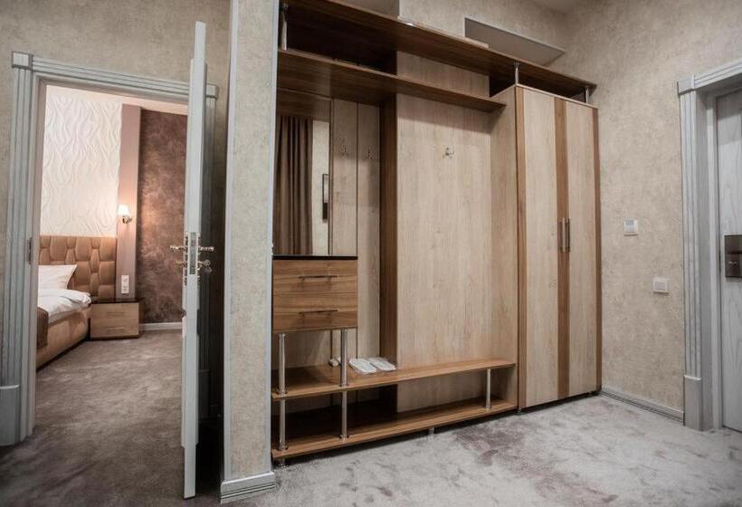 جناح, Arhan Palace