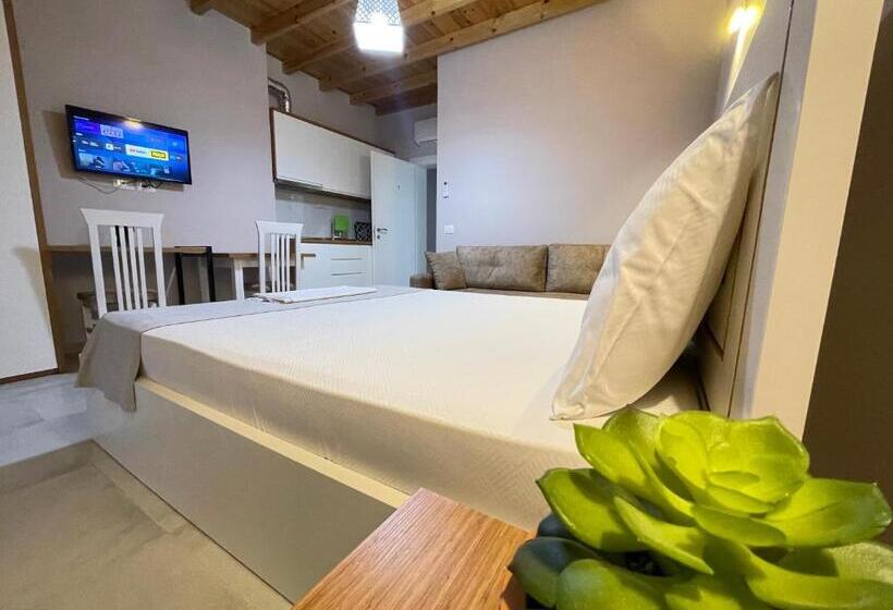 חדר סטנדרט עם מרפסת, Maison Apartments