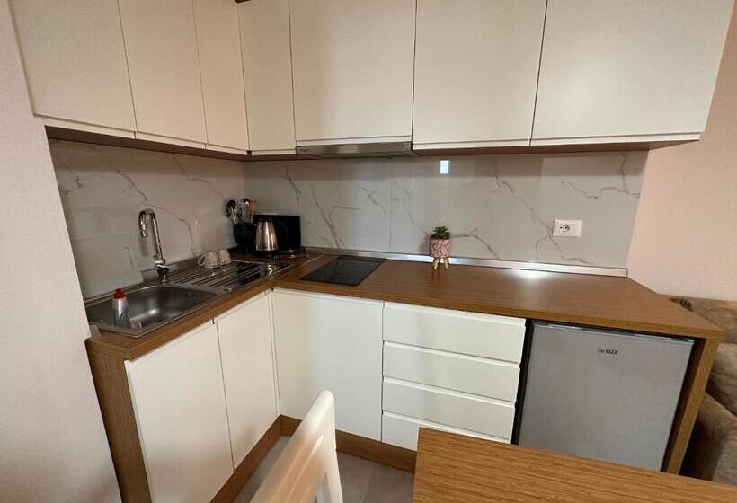 סוויטה משפחתית, Maison Apartments