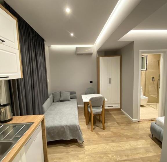 דירת חדר, Maison Apartments