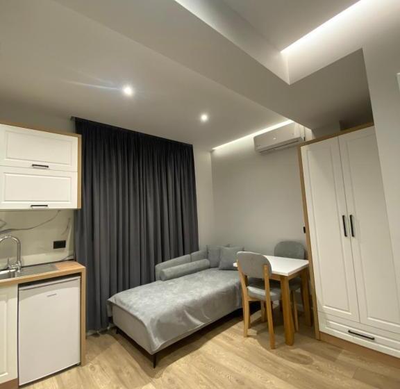 דירת חדר, Maison Apartments