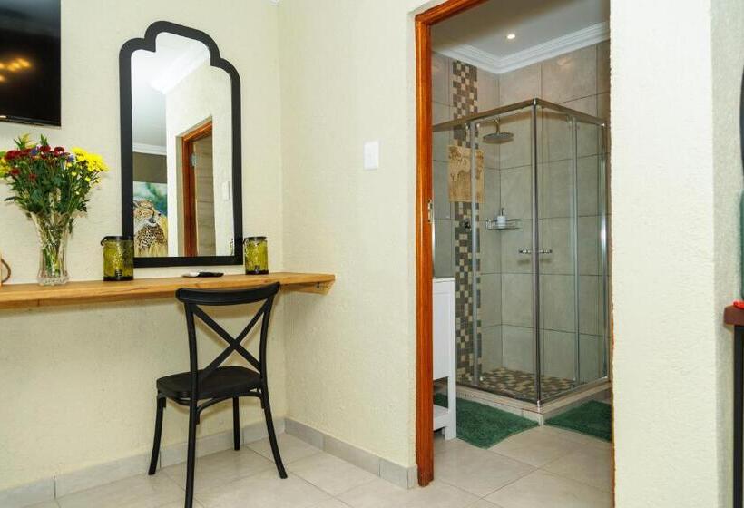 اتاق سوپریور با تخت بزرگ, Pumbaa Wildlife Park & Accommodation