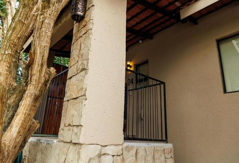 اتاق سوپریور با تخت بزرگ, Pumbaa Wildlife Park & Accommodation