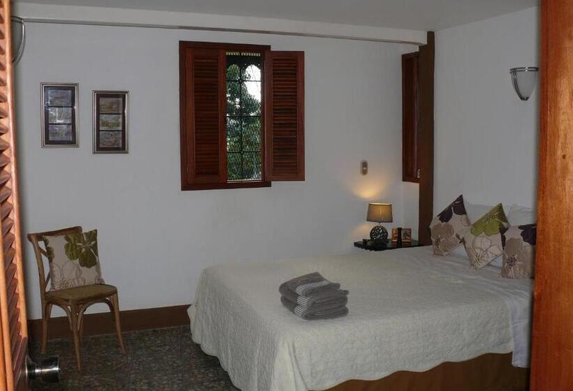 اتاق خانوادگی, Zopango Orchids Island