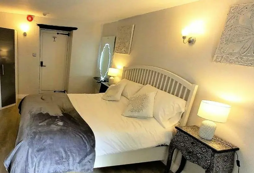 キングサイズベッドのスーペリアルーム, Cotswold Merrymouth Inn