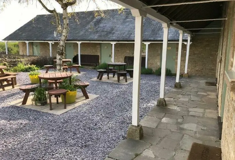 スーペリアスタジオ, Cotswold Merrymouth Inn