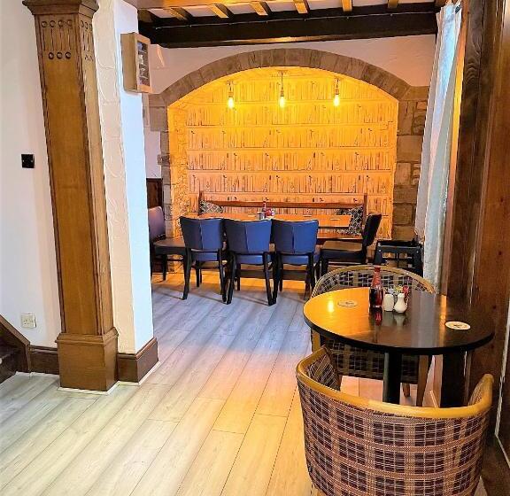 إستوديو سوبيريور, Cotswold Merrymouth Inn