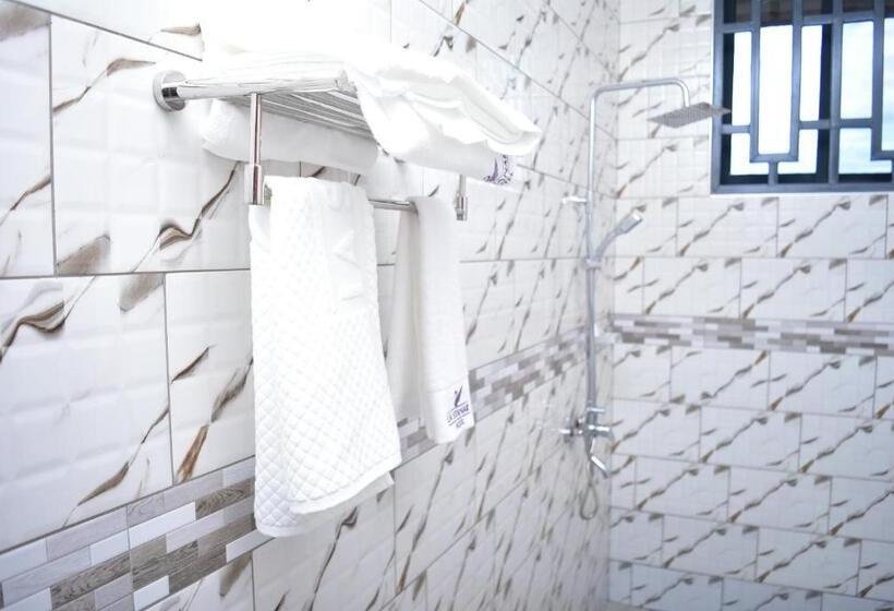 اتاق لوکس, La Stanar