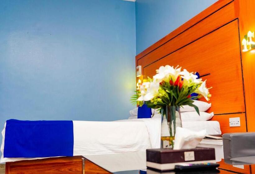 سوئیت با بالکن, La Stanar