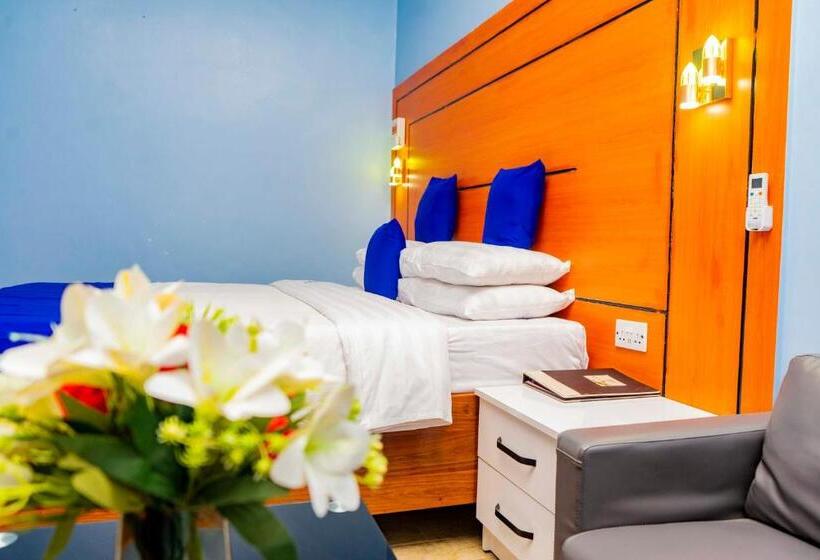 سوئیت با بالکن, La Stanar